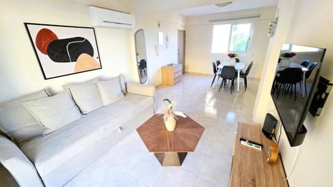 Communal lounge/ TV room, Living room, Seating area, Dining area, air conditioner