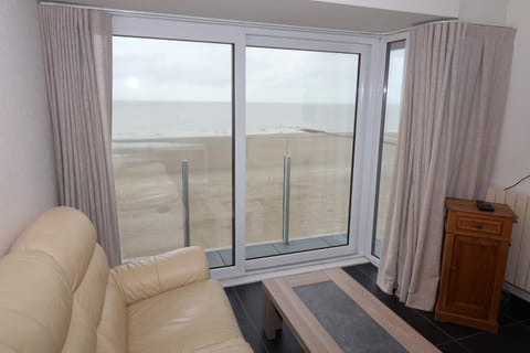 Nearby landmark, Living room, Seating area