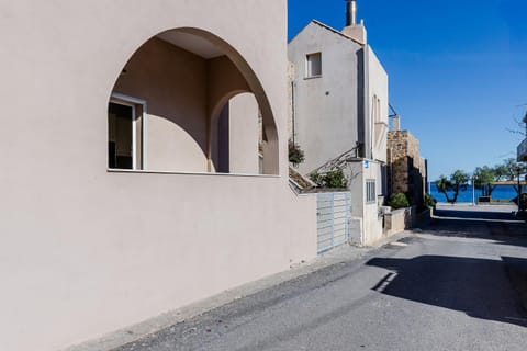 Monemvasia modern flat nearby sea Apartment in Islands