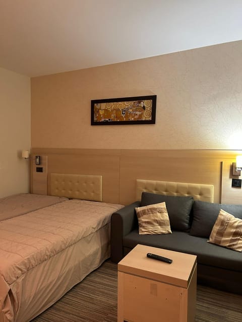 Living room, Photo of the whole room, Seating area, Bedroom