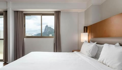 Bedroom, Mountain view