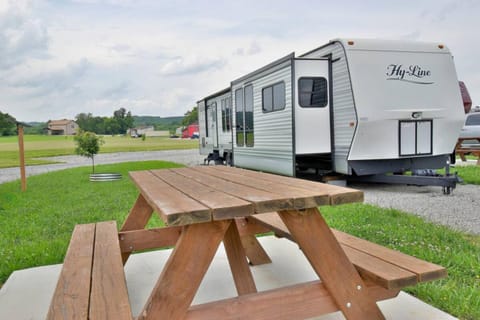 Relax by the Fire • Grill & Dine Under the Stars Apartment in Tennessee