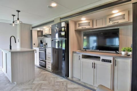 Relax by the Fire • Grill & Dine Under the Stars Apartment in Tennessee