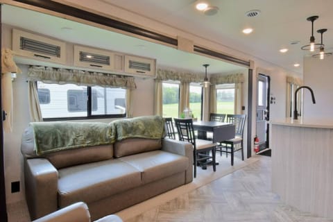 Relax by the Fire • Grill & Dine Under the Stars Apartment in Tennessee