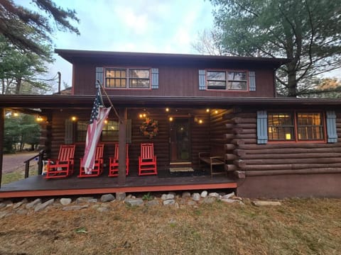 4BR Cabin by the Lake with Hot Tub, Game Room, Fire Pit Cabin in Hickory Run State Park