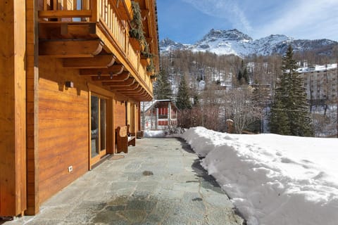 Chalet de La Poya Bed and Breakfast in Valtournenche