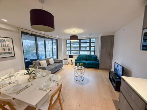 TV and multimedia, View (from property/room), Balcony/Terrace, Living room, Decorative detail, Seating area, Dining area, heating, internet