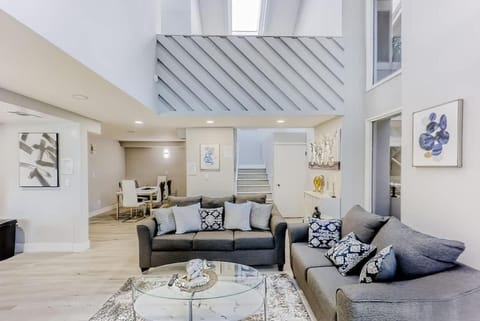 Luxury Family Home w AC and Patio near Meta and Stanford House in Menlo Park