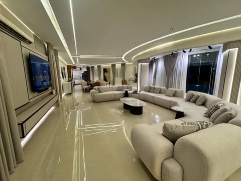 TV and multimedia, Seating area