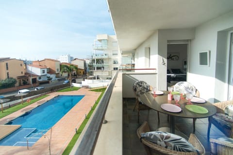 Property building, Pool view