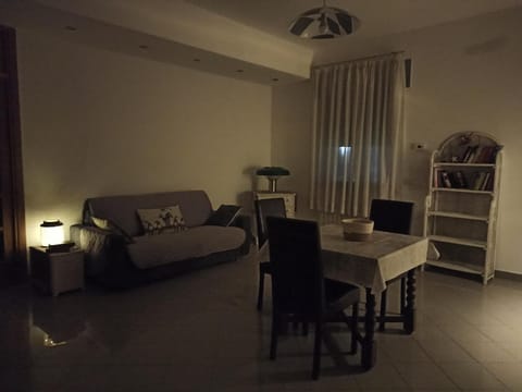 Living room, Photo of the whole room, Seating area, Dining area