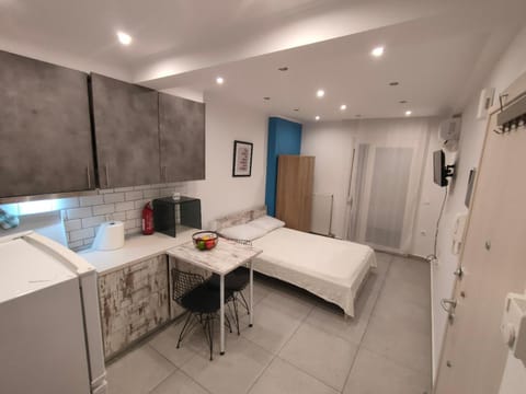 Bed, Kitchen or kitchenette, Photo of the whole room, Bedroom