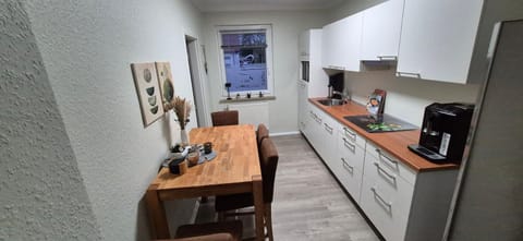 Kitchen or kitchenette, Dining area, oven, stove