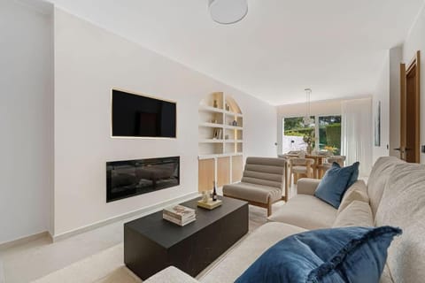 Beach 9 min Golf Private yard Parking 2 Pools Apartment in Marbella