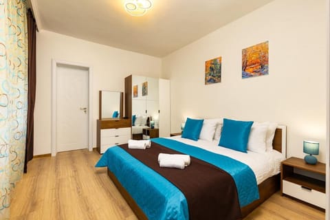 Bed, Photo of the whole room, Bedroom, towels, wardrobe