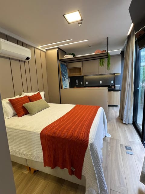 Photo of the whole room, Bedroom, wardrobe