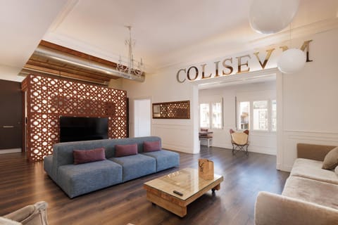 Living room, Decorative detail, Dining area