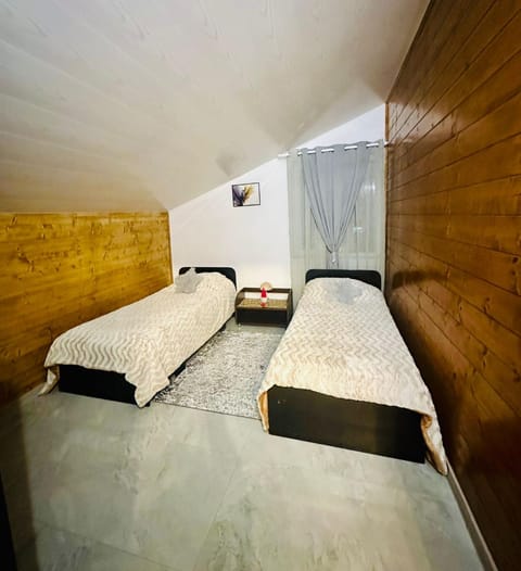 CASAWyW 4 apartament cu 5 camere Apartment in Craiova