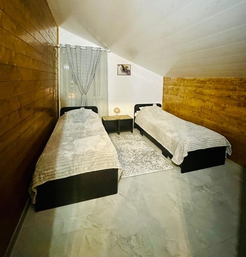 CASAWyW 4 apartament cu 5 camere Apartment in Craiova