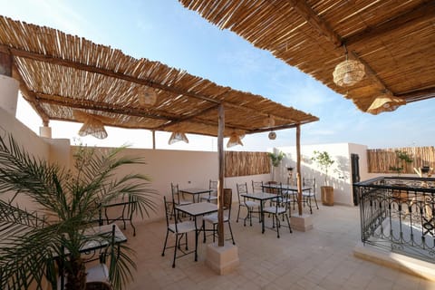 Restaurant/places to eat, Balcony/Terrace
