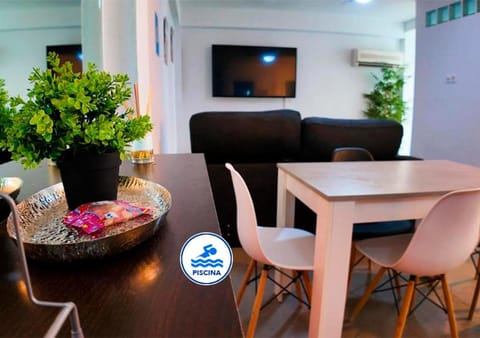 TV and multimedia, Living room, Seating area, Dining area, Evening entertainment