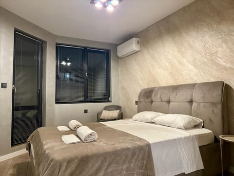 Bed, Photo of the whole room, Bedroom, towels, air conditioner