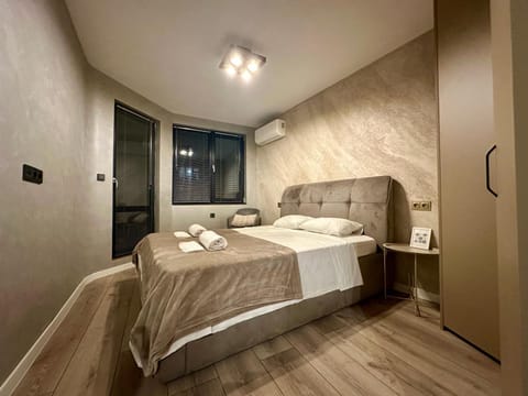 Bed, Balcony/Terrace, Photo of the whole room, Bedroom, towels, wardrobe