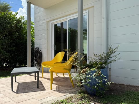 Patio, Spring, Day, Garden, Seating area, Garden view, sunbed