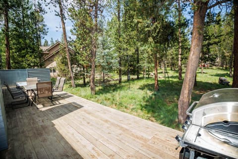 Blue Goose with Hot Tub & SHARC Access House in Sunriver