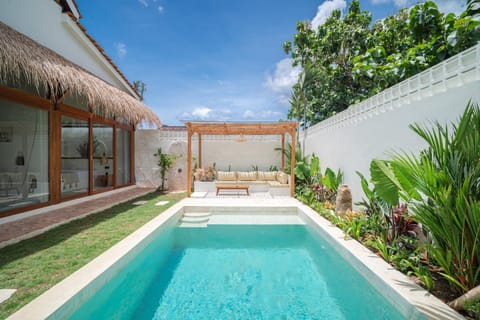 Seating area, Garden view, Swimming pool, sunbed