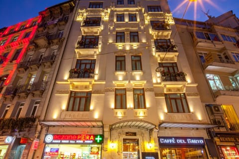 Facade/entrance, Spring, Winter, Summer, Balcony/Terrace, Decorative detail, Autumn, Alcoholic drinks