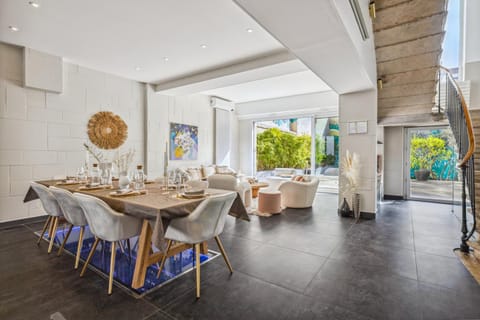 Living room, Dining area