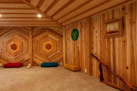 Sub-Tropical Paradise Retreat Willow Creek Cabin with Access to Sauna Cabin in Northland