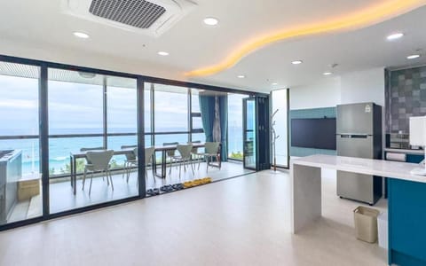 Natural landscape, TV and multimedia, Kitchen or kitchenette, Sea view, minibar