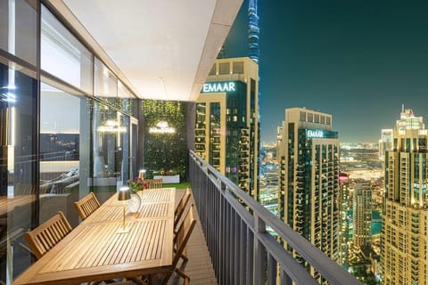 Spacious Lux 4 Bed with Large Balcony and Burj View by Vista Stays Dubai Apartment in Dubai