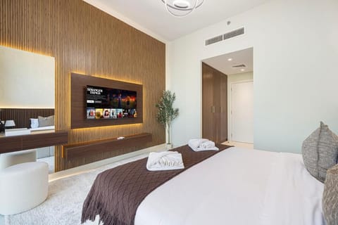 Spacious Lux 4 Bed with Large Balcony and Burj View by Vista Stays Dubai Apartment in Dubai