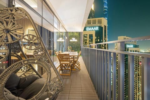 Spacious Lux 4 Bed with Large Balcony and Burj View by Vista Stays Dubai Apartment in Dubai