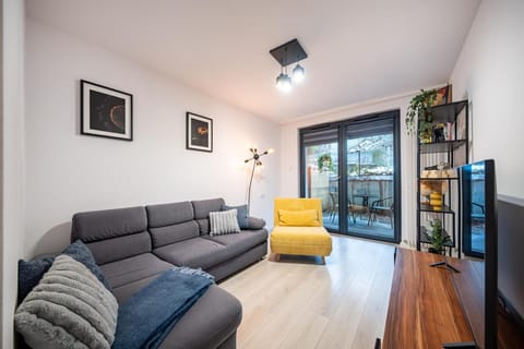Communal lounge/ TV room, TV and multimedia, Living room, Seating area, Evening entertainment