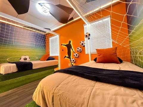 8 Bedrooms 6 Bathroom Champions Gate home House in Four Corners