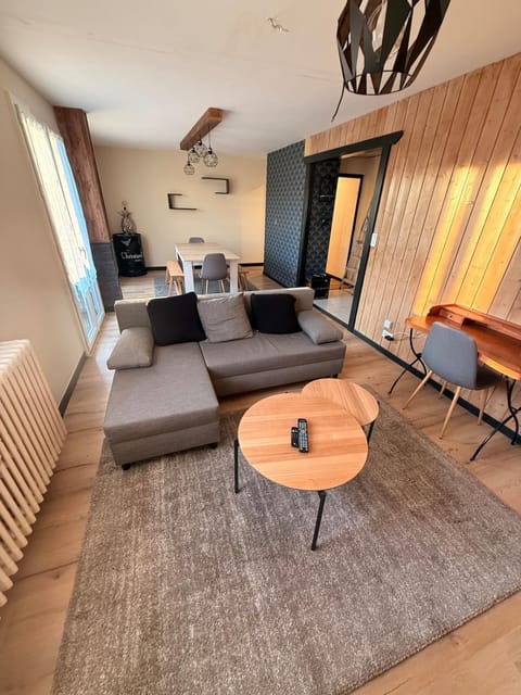 Communal lounge/ TV room, Living room, Seating area