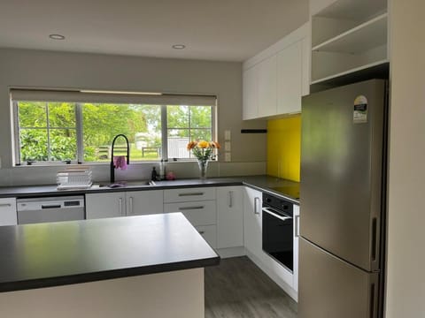 Greenhill Country Stay - Private Pool & Easy Highway Access Villa in Hamilton