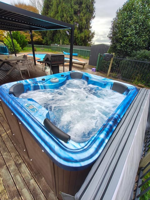Hot Tub, Spa and wellness centre/facilities