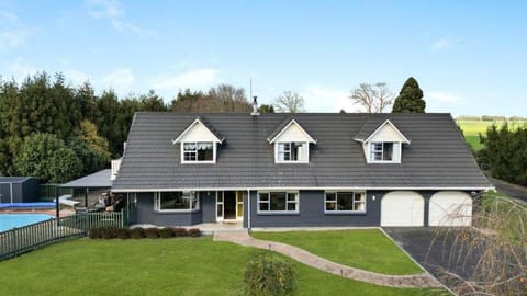 Greenhill Country Stay - Private Pool & Easy Highway Access Villa in Hamilton