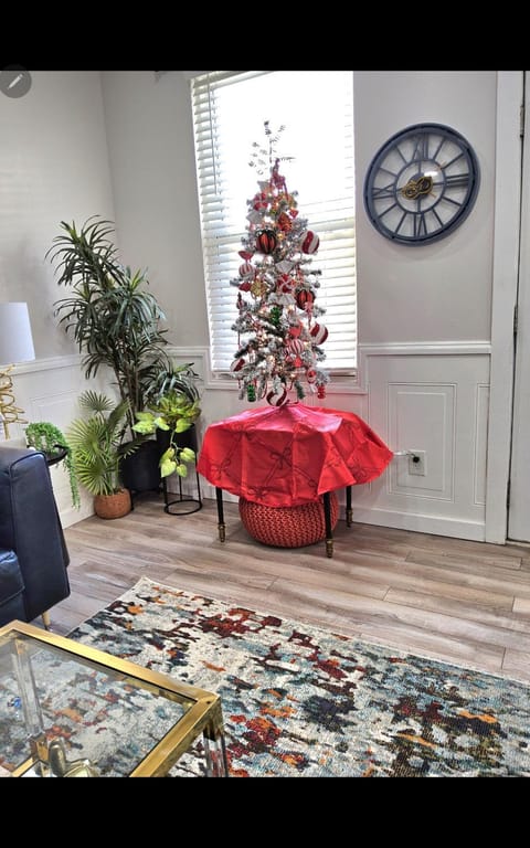 Fountain Square Dream Dwelling - Sleeps 8, Near Downtown, Stadiums & Nightlife House in Indianapolis