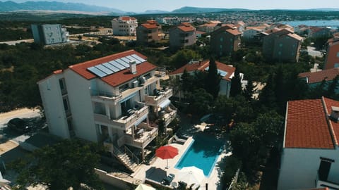 Property building, Bird's eye view, Pool view, Swimming pool