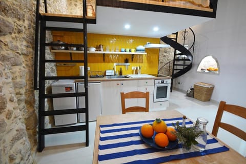 Kitchen or kitchenette, Food and drinks, Food, oven, stove