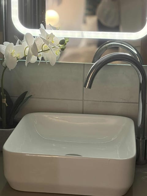 Wonky 2 A Cosy Hideaway in the Heart of Cheshire Apartment in Macclesfield