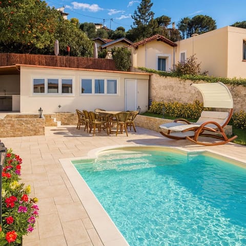 Property building, Patio, Balcony/Terrace, Swimming pool, Swimming pool