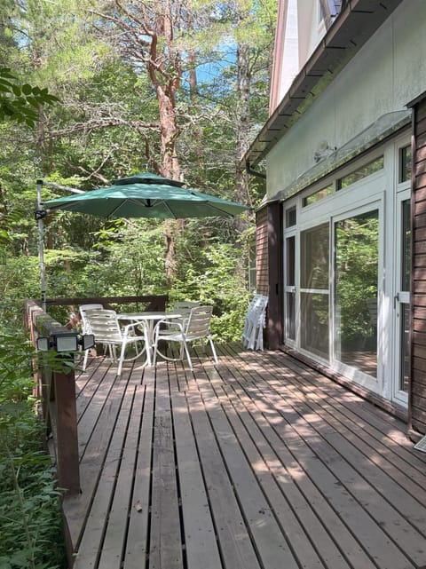 Property building, Patio, Day, Summer, BBQ facilities, Garden, Balcony/Terrace, Dining area, Pets, Garden view, pet friendly