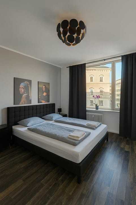 Photo of the whole room, Bedroom
